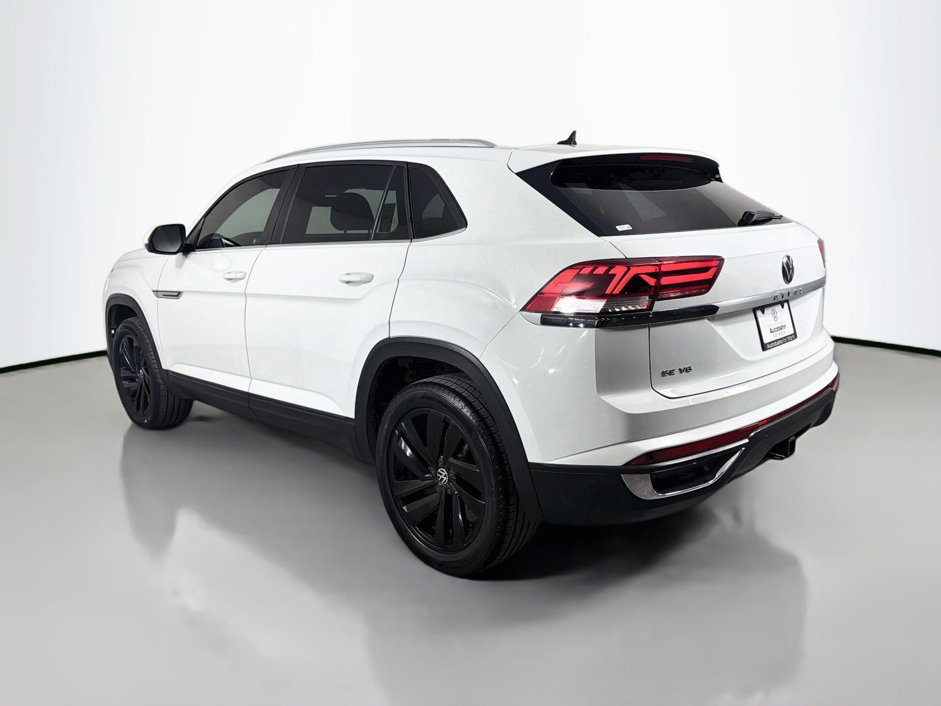 Used 2022 Volkswagen Atlas Cross Sport SE FWD image 7