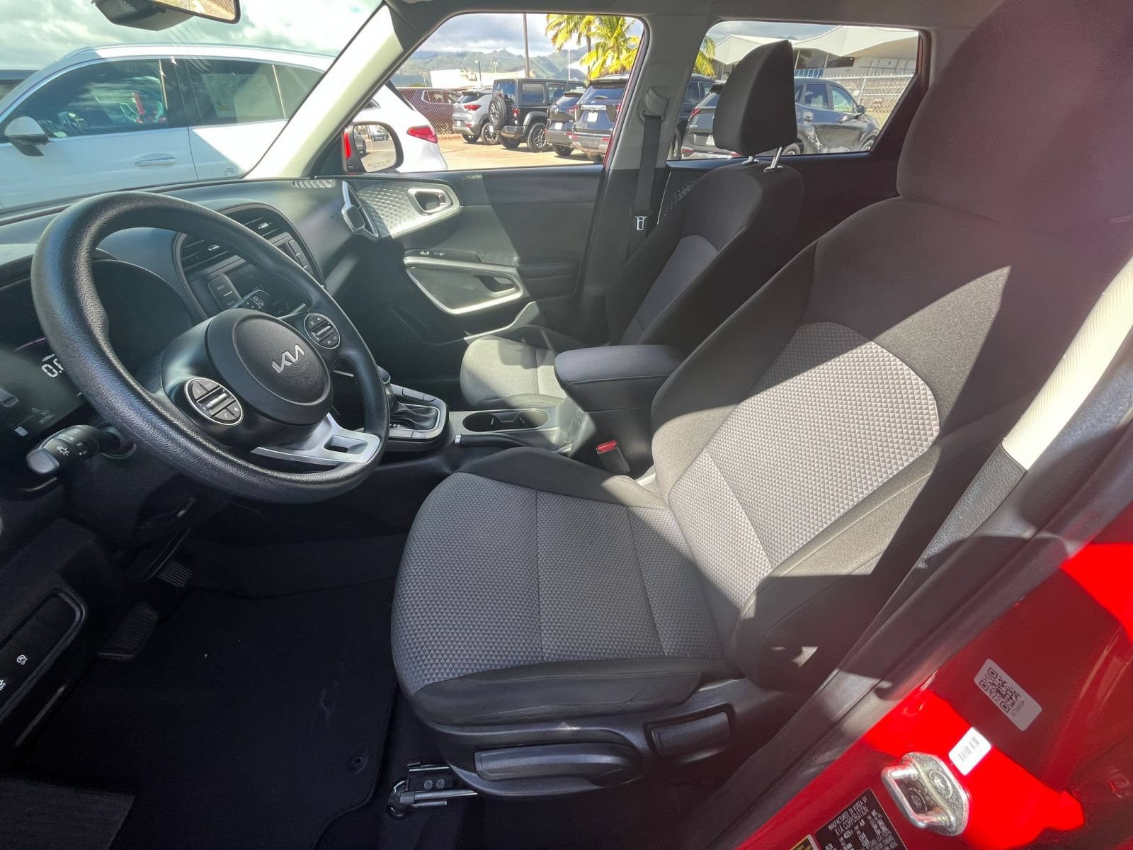Used 2025 Kia Soul LX w/ LX Technology Package FWD image 24