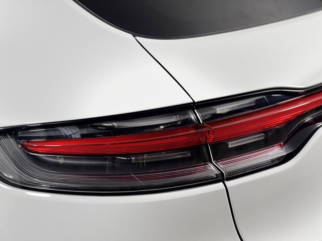 Certified 2025 Porsche Macan image 16