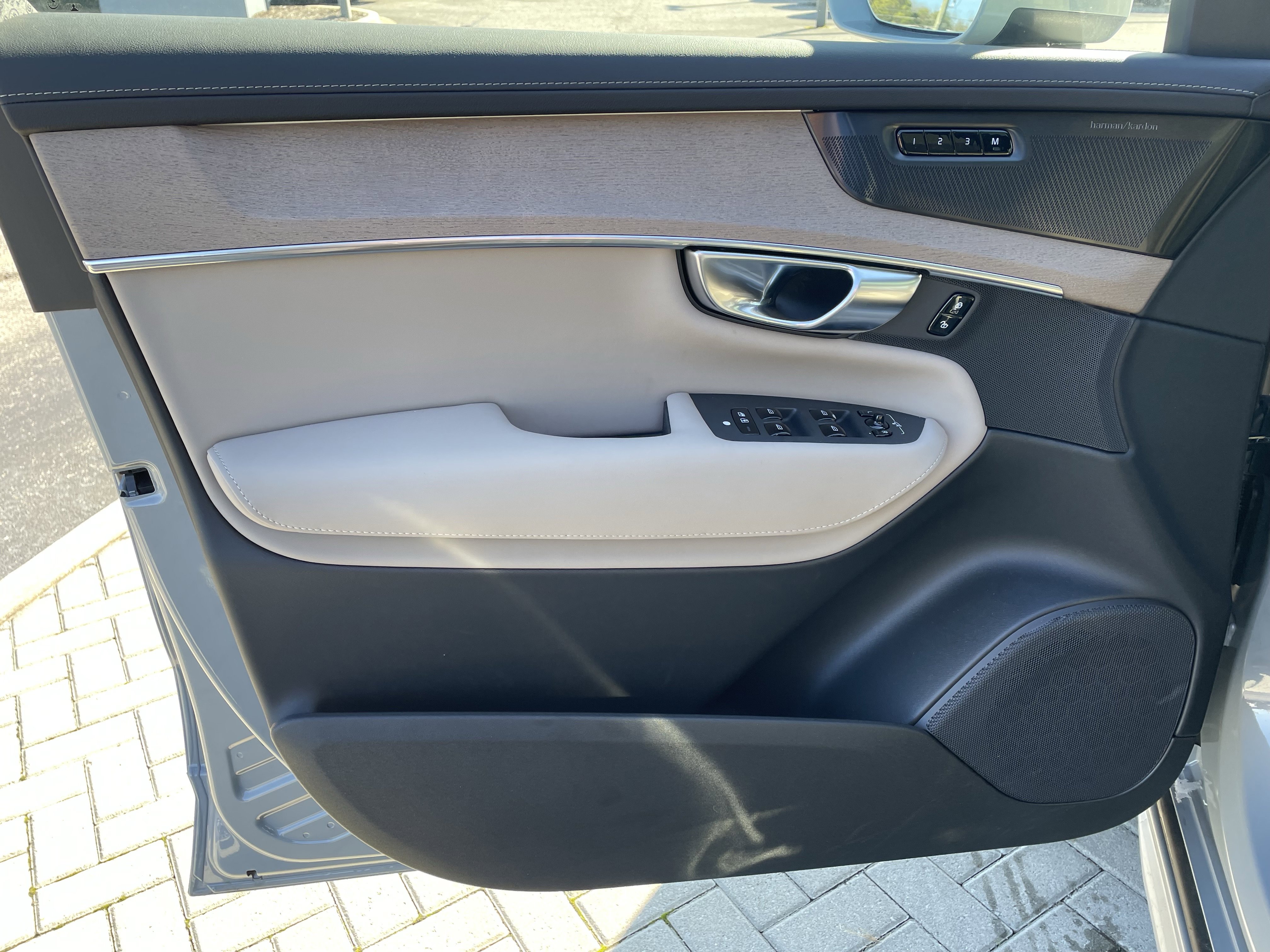 New 2026 Volvo XC90 B6 Plus w/ Protection Package Premier image 14