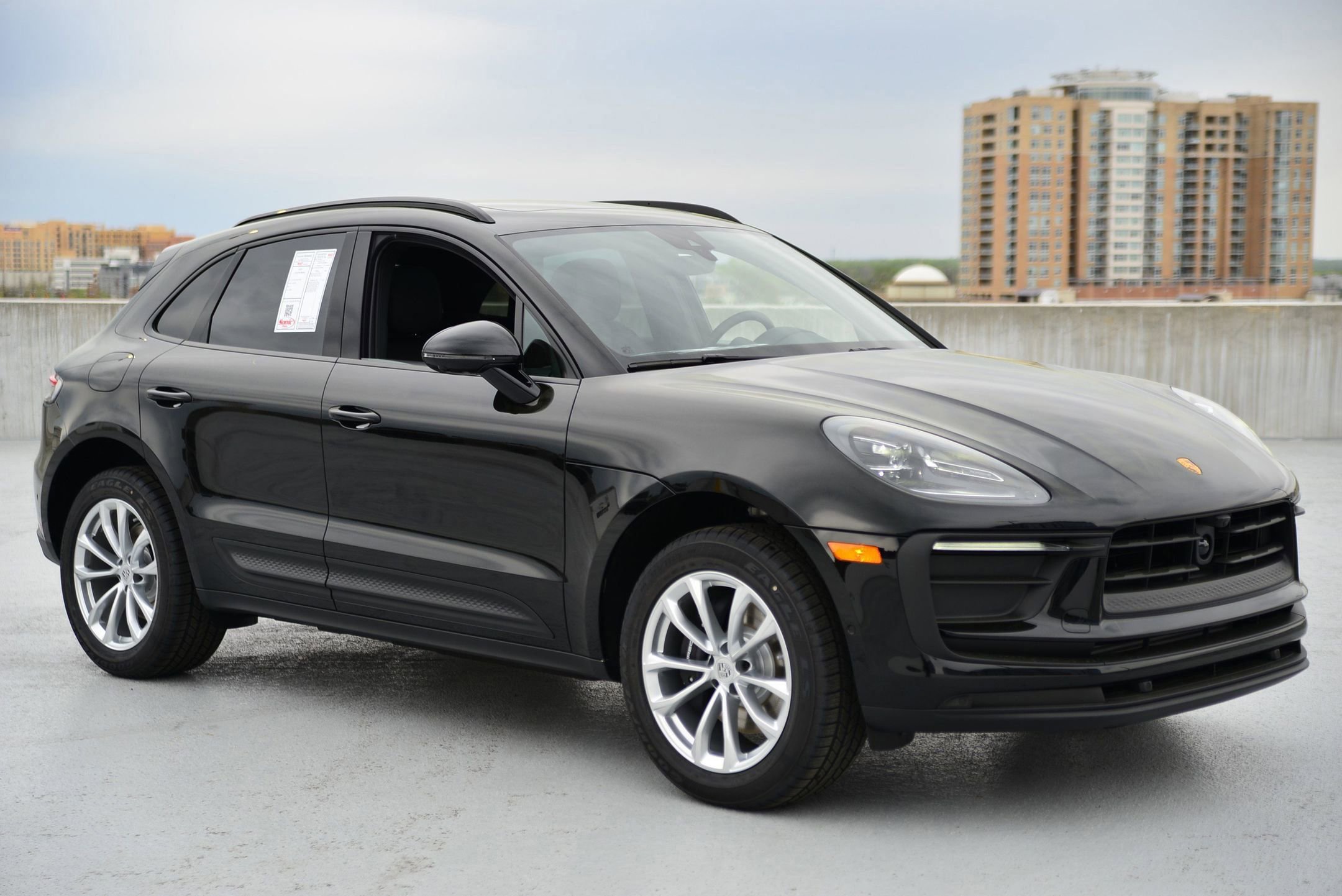 Used 2025 Porsche Macan image 7