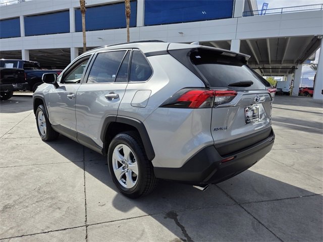 Used 2021 Toyota RAV4 XLE w/ Convenience Package image 4