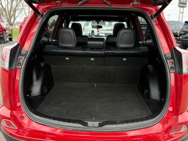 Used 2016 Toyota RAV4 SE image 32
