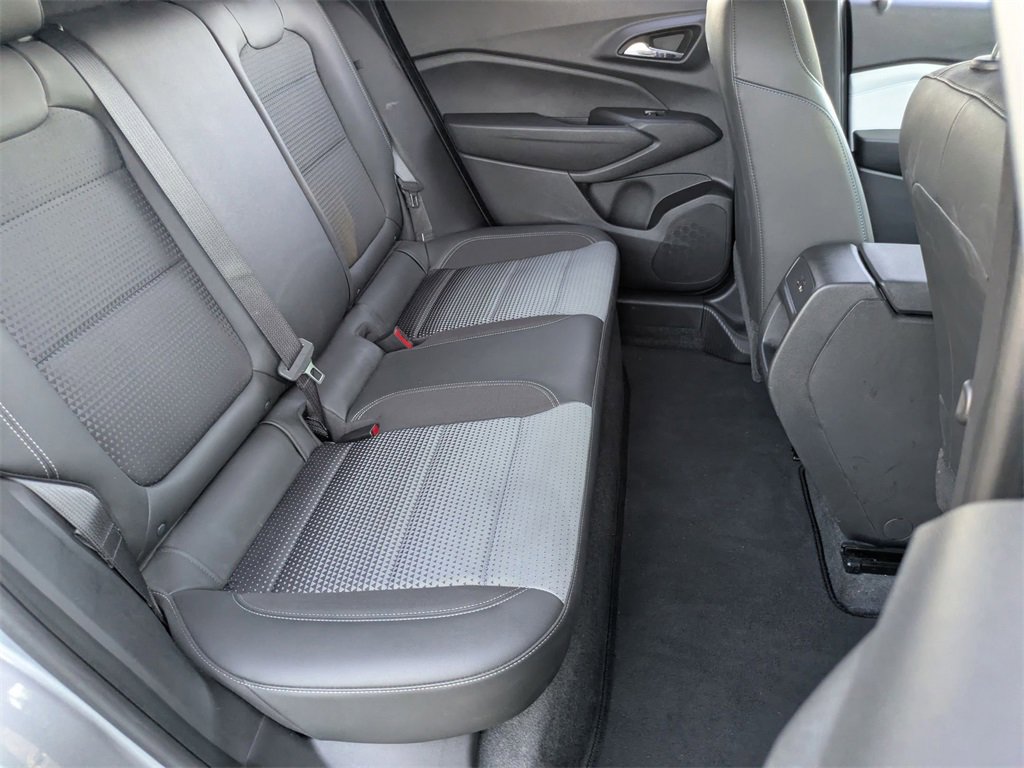 Used 2025 Chevrolet Trax LT w/ LT Convenience Package image 27