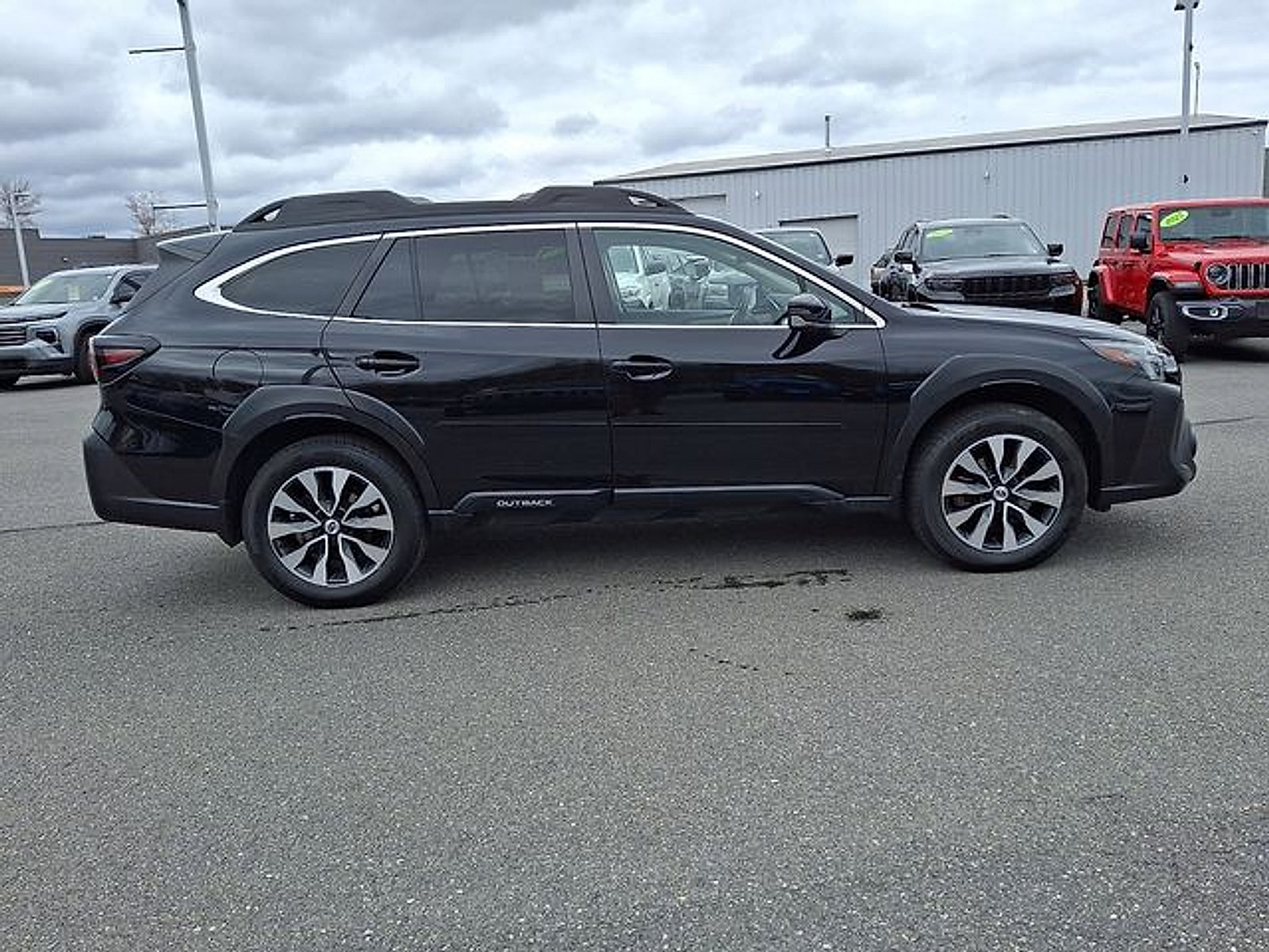 Used 2023 Subaru Outback Limited XT AWD/4WD image 7