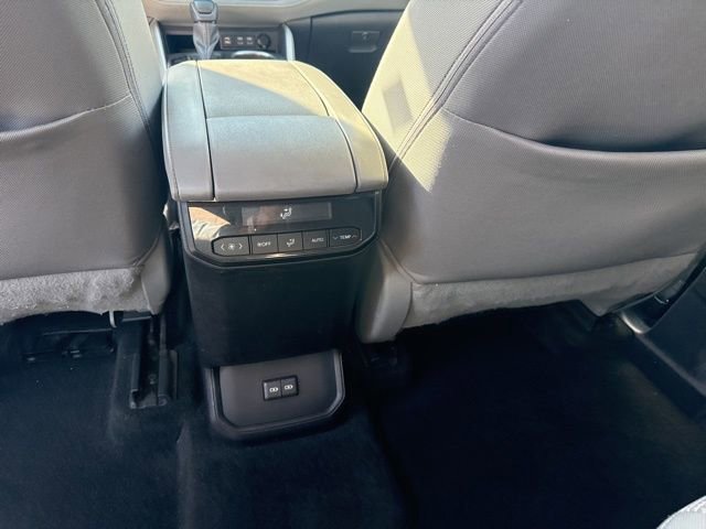 Used 2023 Toyota Highlander L FWD image 33