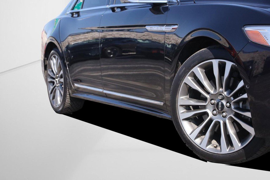 Used 2020 Lincoln Continental Reserve w/ Luxury Package image 3