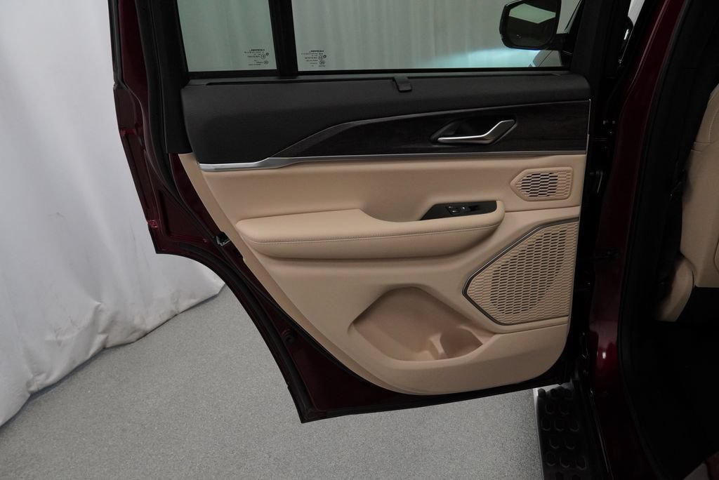 Certified 2025 Jeep Grand Cherokee Limited 4xe w/ Luxury Tech Group II AWD/4WD image 45