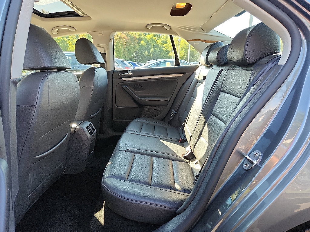 Used 2009 Volkswagen Jetta SE FWD image 15