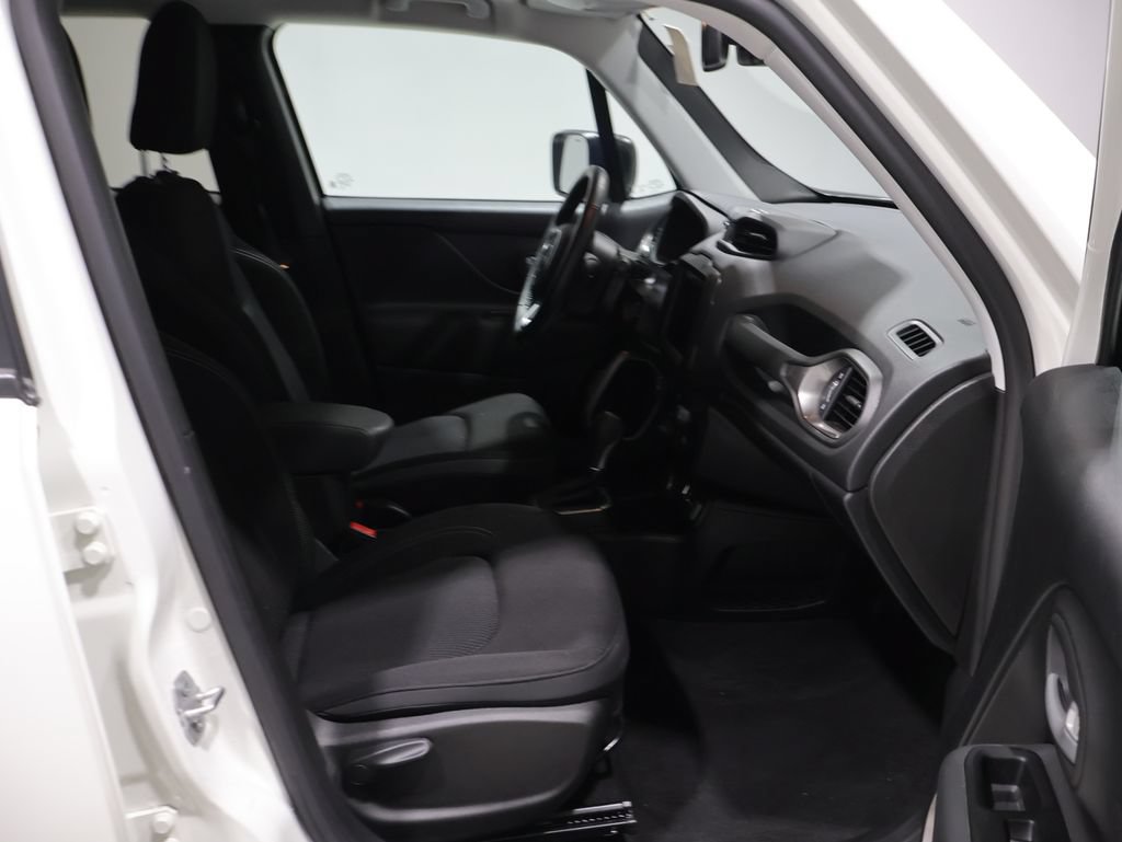 Certified 2023 Jeep Renegade Latitude w/ Premium Group AWD/4WD image 24