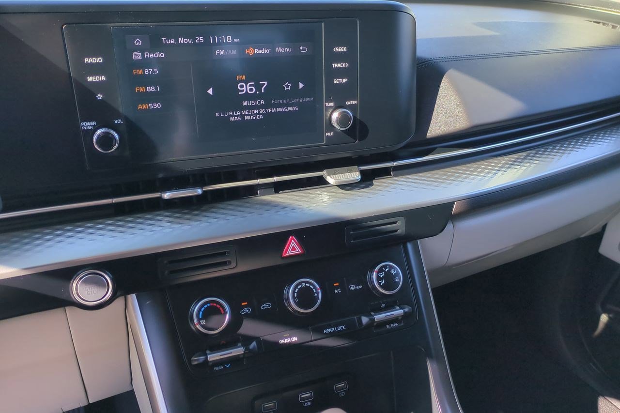 Certified 2024 Kia Carnival LX image 16