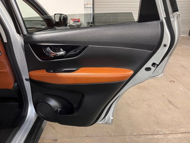 Used 2017 Nissan Rogue SL w/ SL Premium Package image 15