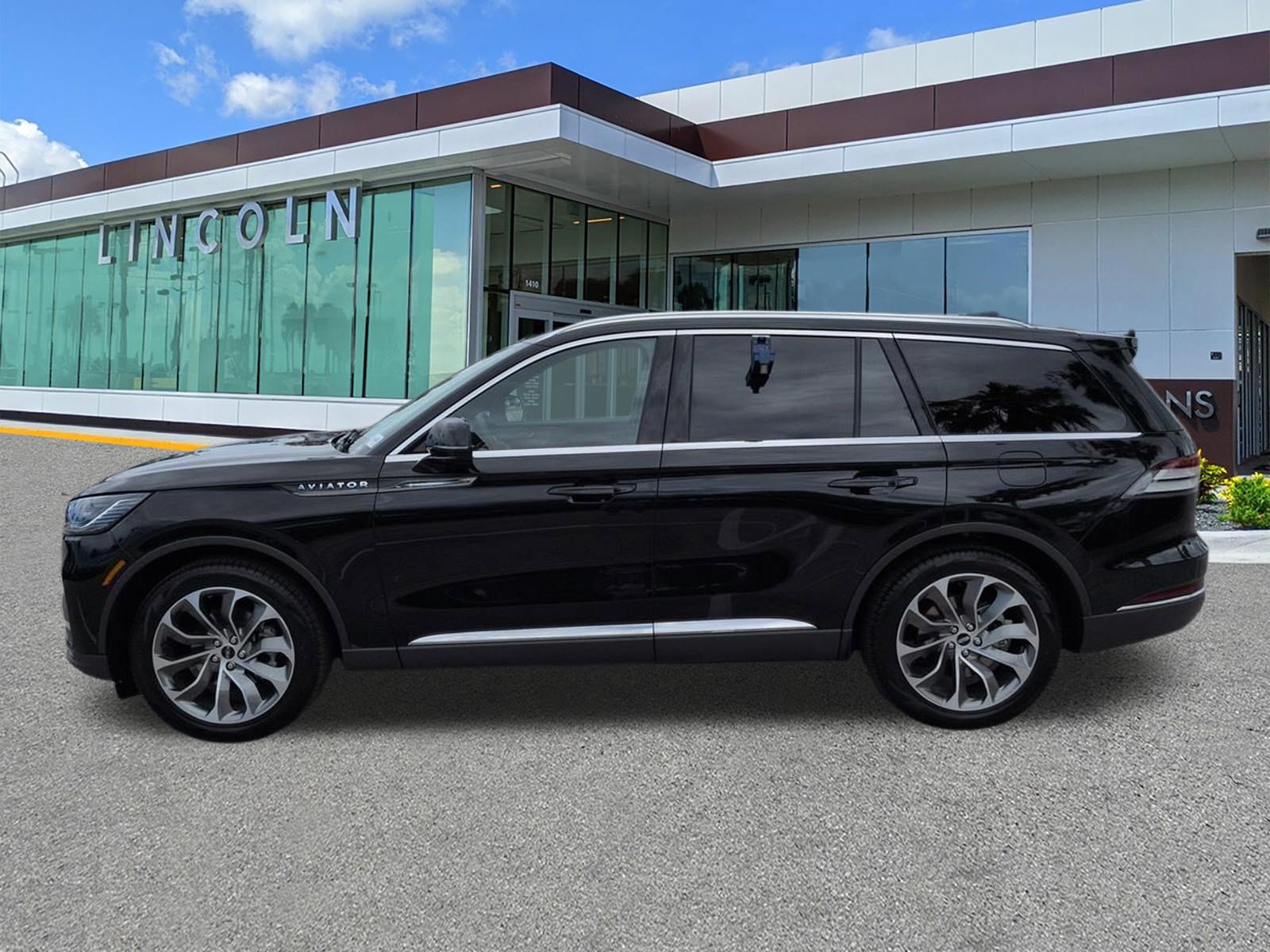 New 2026 Lincoln Aviator Reserve w/ Illumination Package RWD image 7