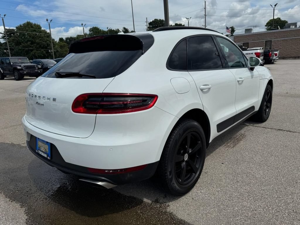 Used 2018 Porsche Macan AWD/4WD image 3