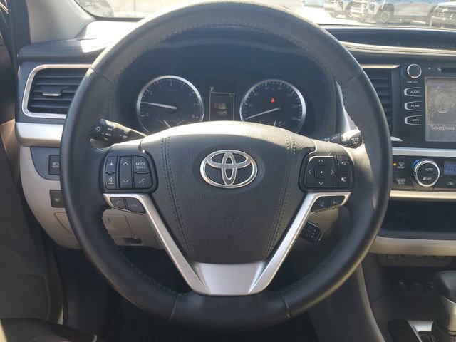 Used 2018 Toyota Highlander XLE image 24