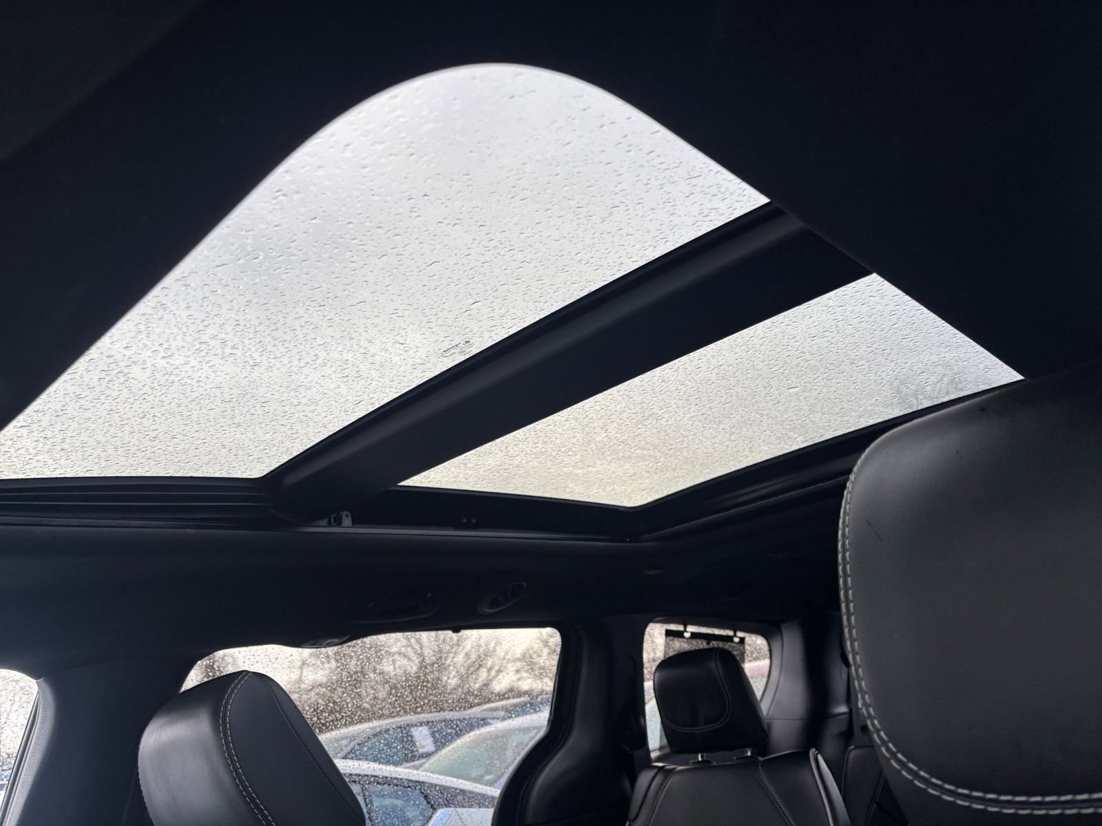 Used 2025 Chrysler Pacifica Limited image 32