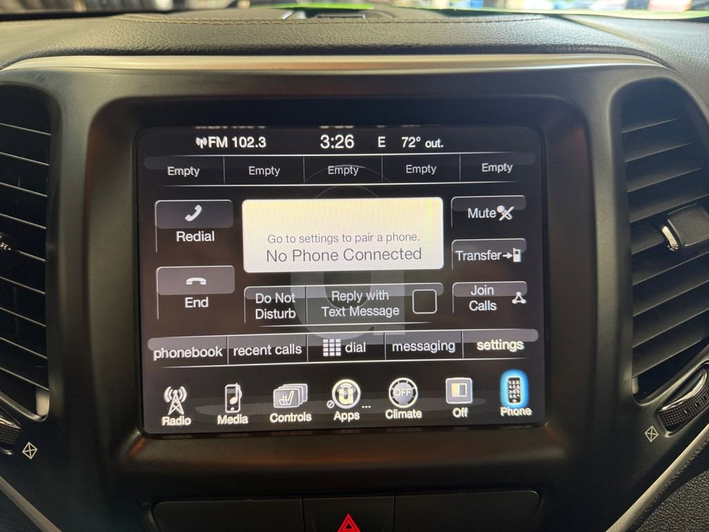 Used 2018 Jeep Cherokee Latitude Plus w/ Cold Weather Group AWD/4WD image 23