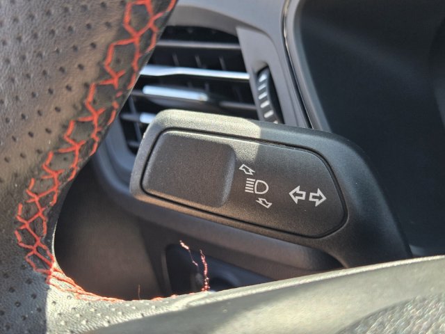 Certified 2025 Ford Escape ST-Line FWD image 31
