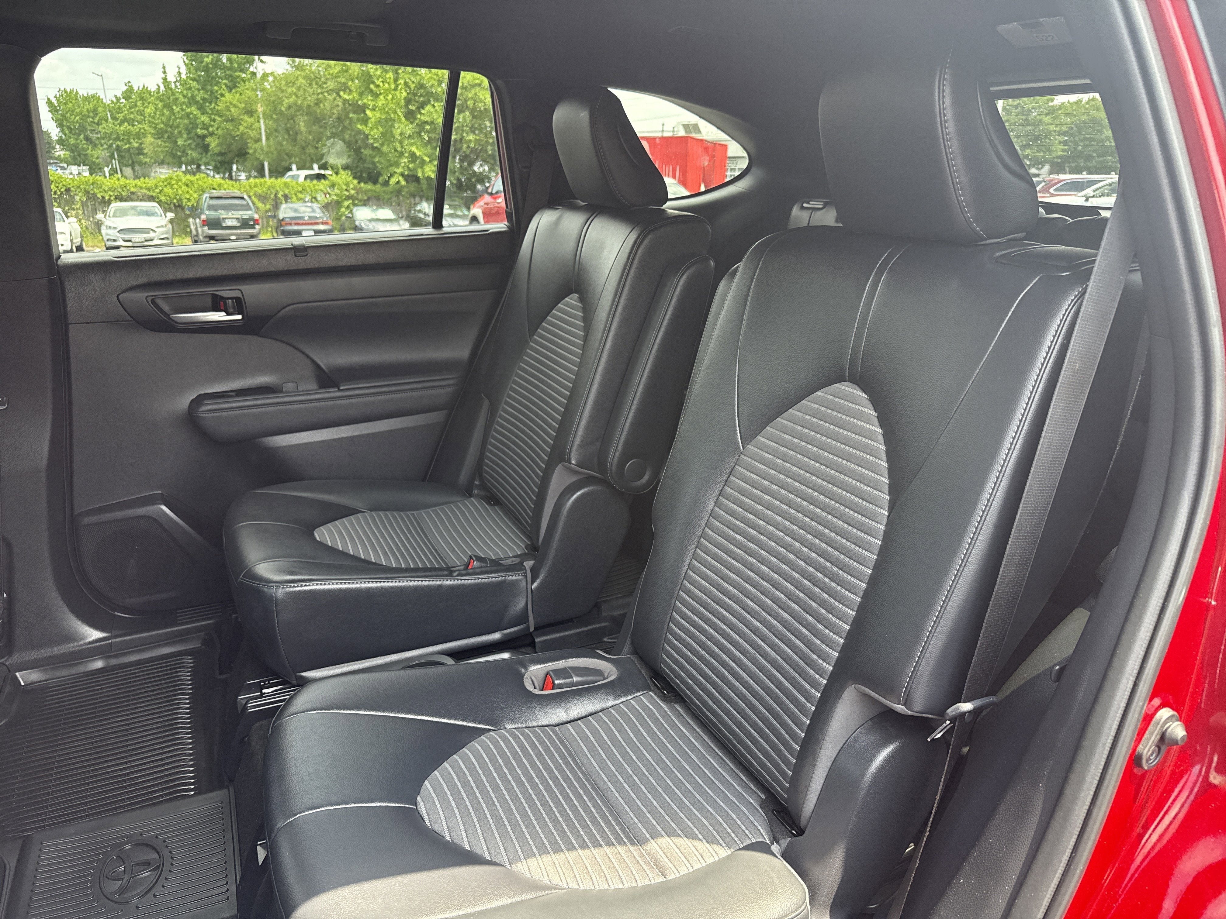 Used 2023 Toyota Highlander XSE AWD/4WD image 24