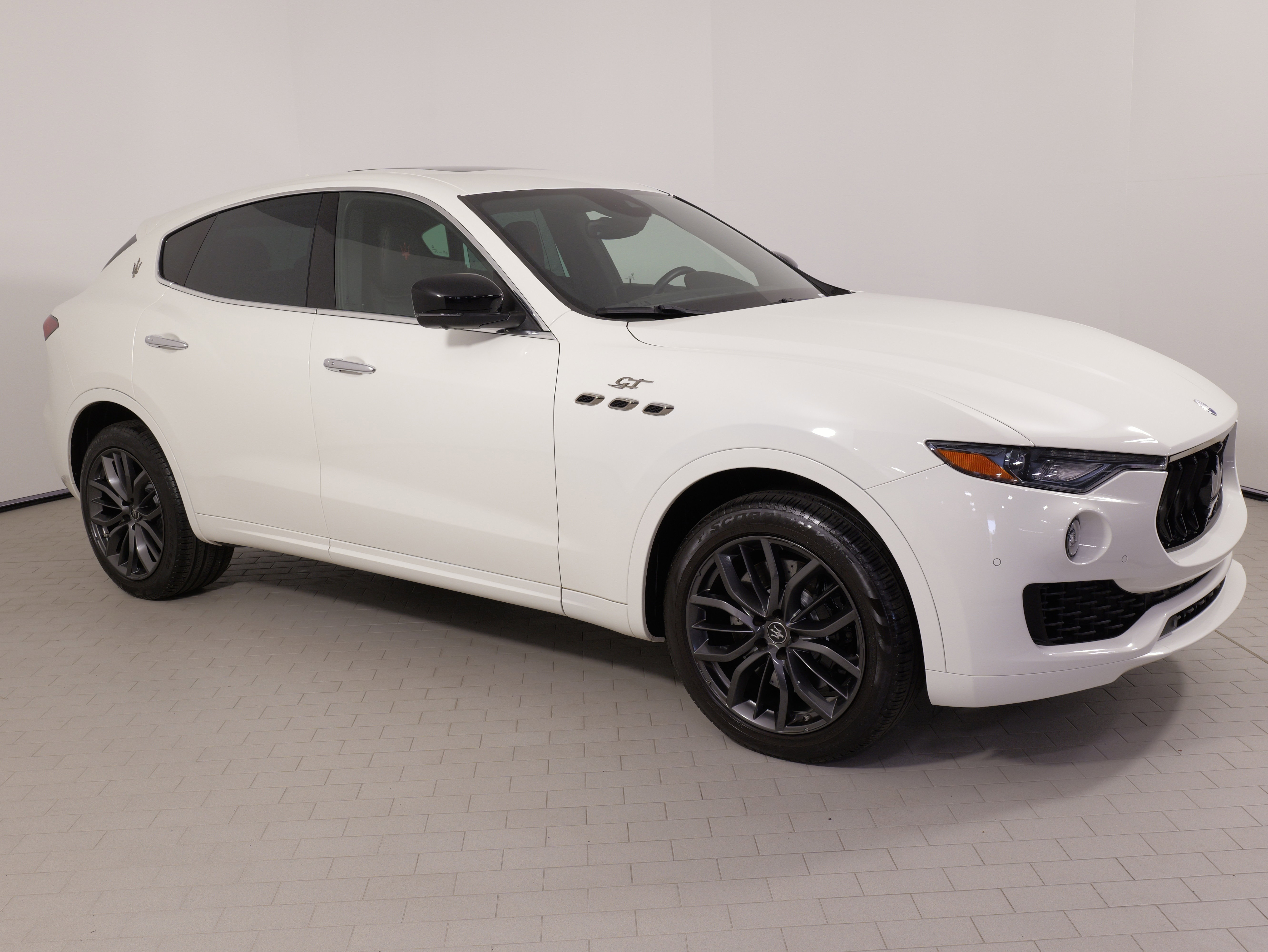 Used 2024 Maserati Levante GT Ultima image 8