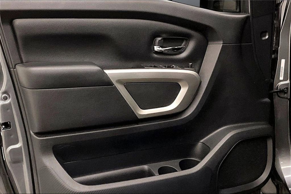 Used 2021 Nissan Titan SV w/ SV Convenience Package image 21