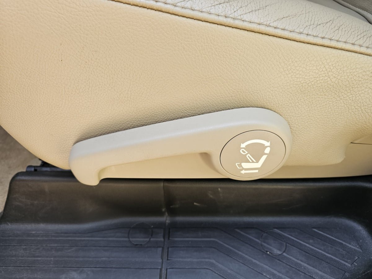 Used 2011 Toyota Sequoia Platinum AWD/4WD image 34