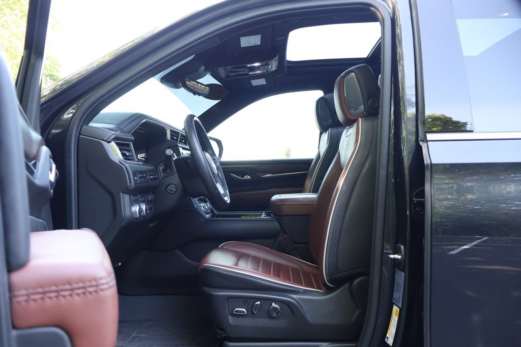 Certified 2024 GMC Yukon Denali Ultimate w/ LPO, Floor Liner Package AWD/4WD image 35