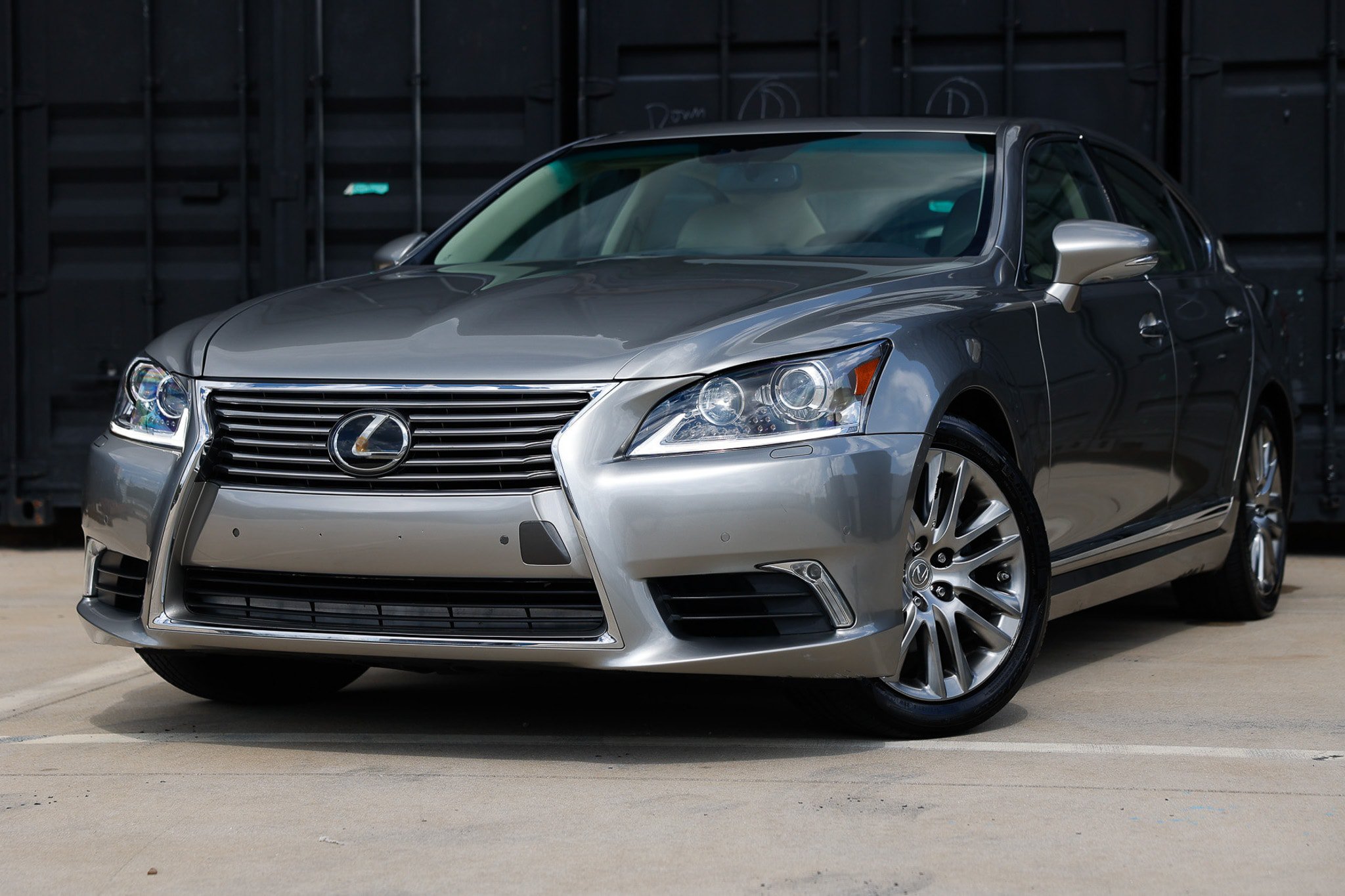 Used 2016 Lexus LS 460 w/ Comfort Package RWD image 1