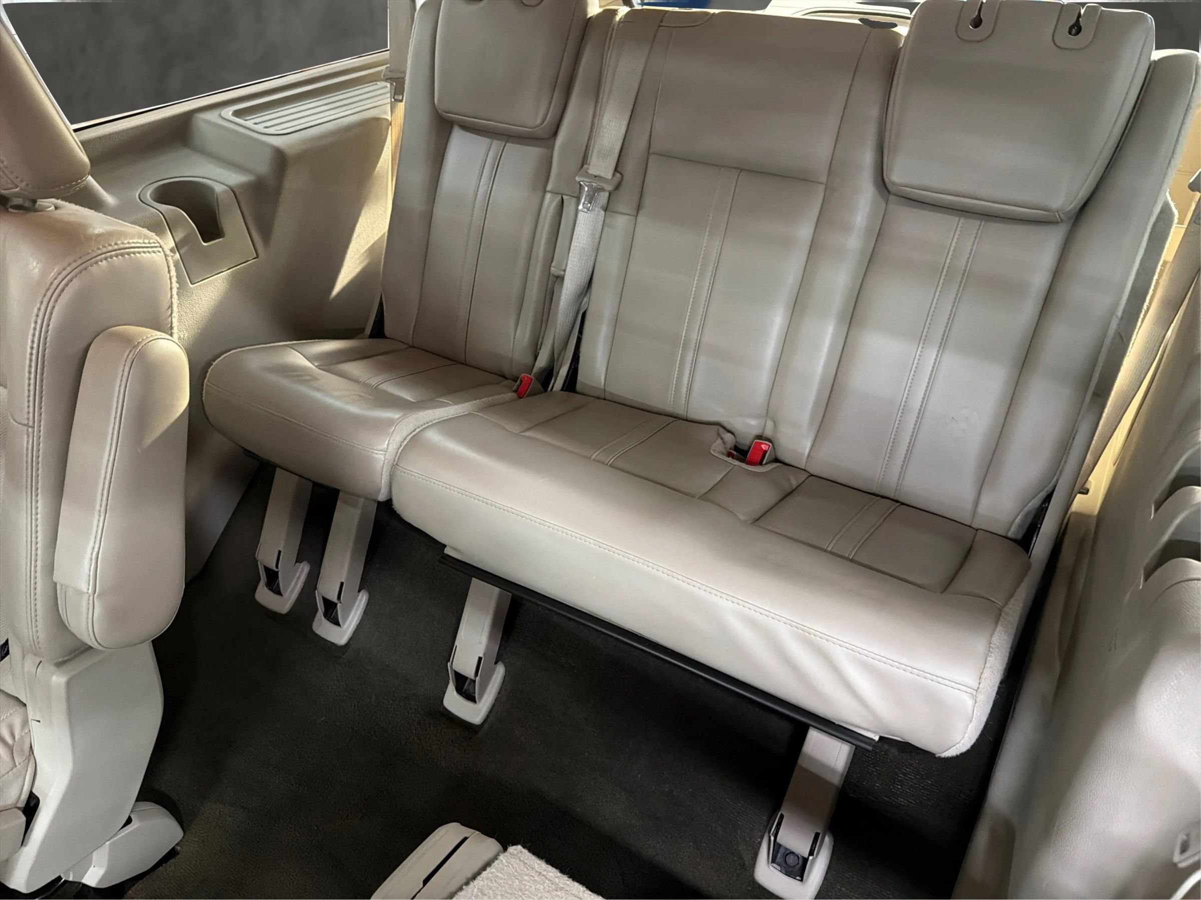 Used 2016 Lincoln Navigator L Select RWD image 31