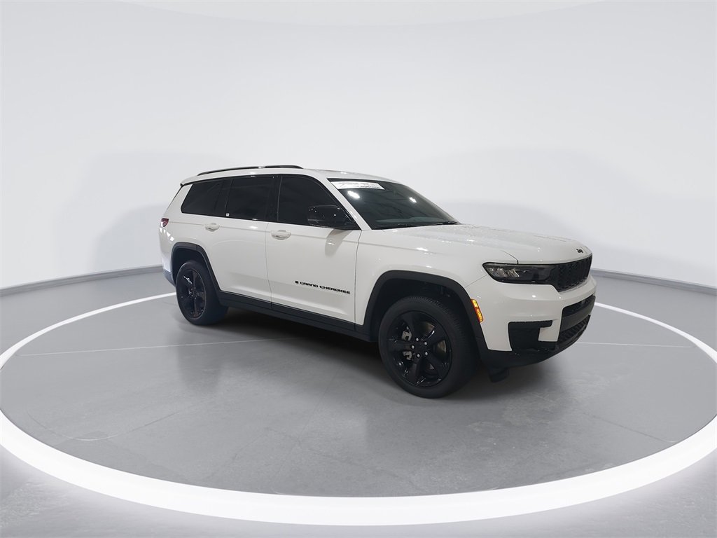 Used 2025 Jeep Grand Cherokee L Altitude image 2