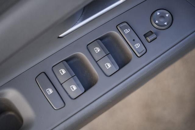 Used 2022 Hyundai Elantra SEL image 28