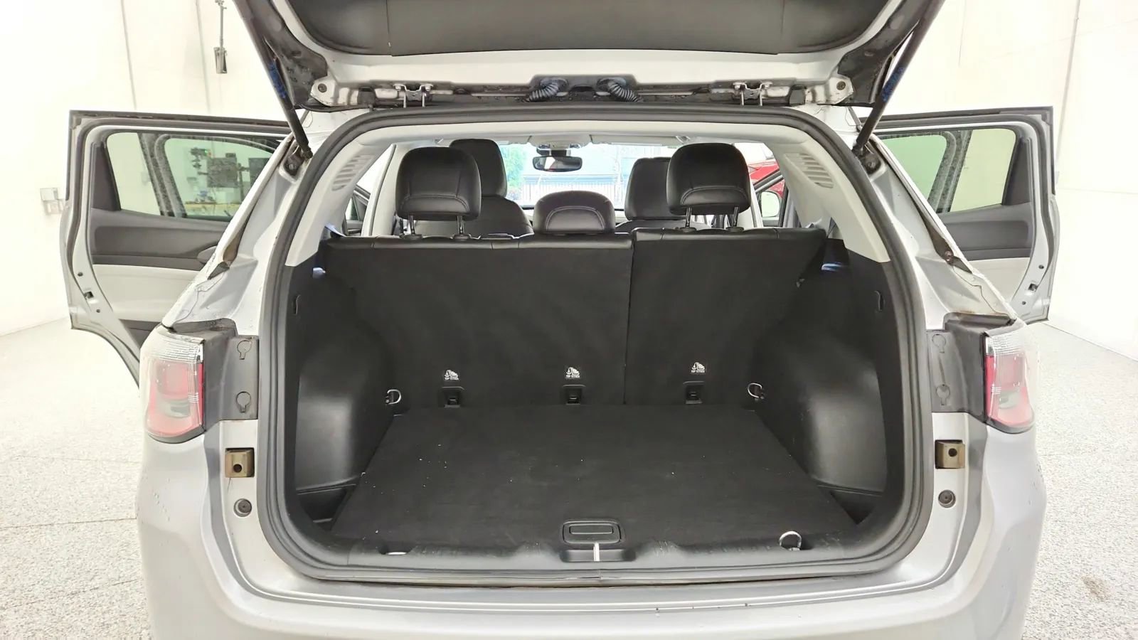 Used 2022 Jeep Compass Limited image 19