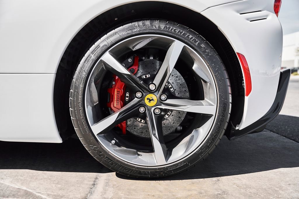 Used 2024 Ferrari SF90 Spider image 28