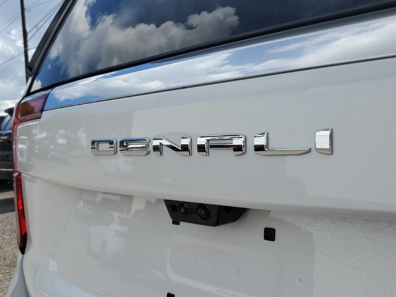 New 2027 GMC Yukon Denali w/ Denali Reserve Package AWD/4WD image 9