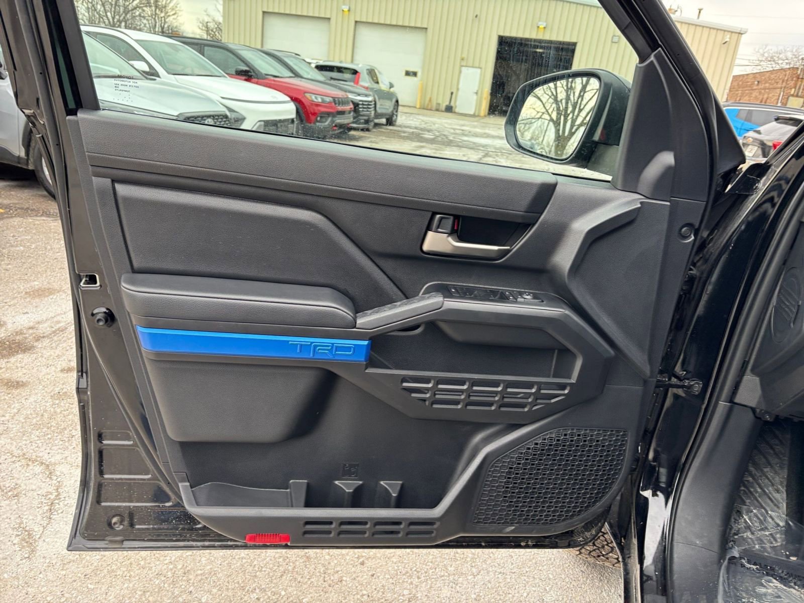 Used 2025 Toyota Tacoma SR image 18