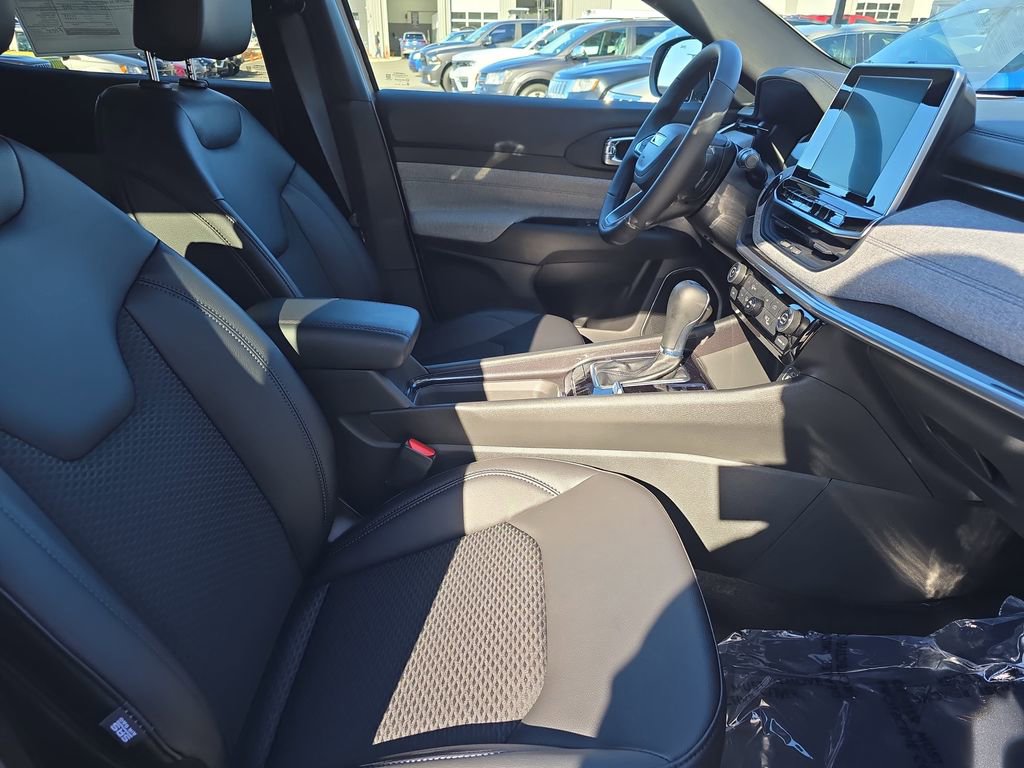New 2026 Jeep Compass Latitude image 10