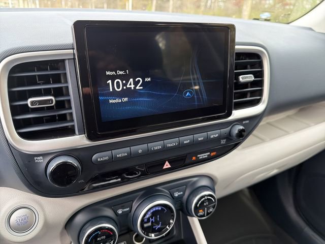 Used 2025 Hyundai Venue Limited FWD image 28