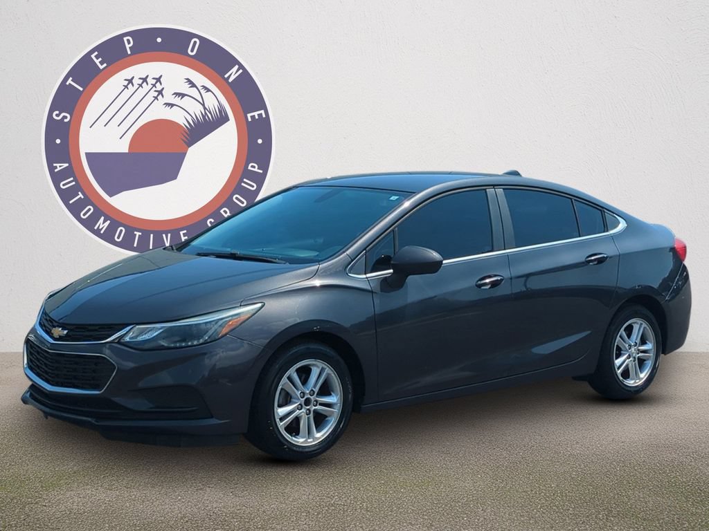 Used 2017 Chevrolet Cruze LT w/ Convenience Package FWD image 2