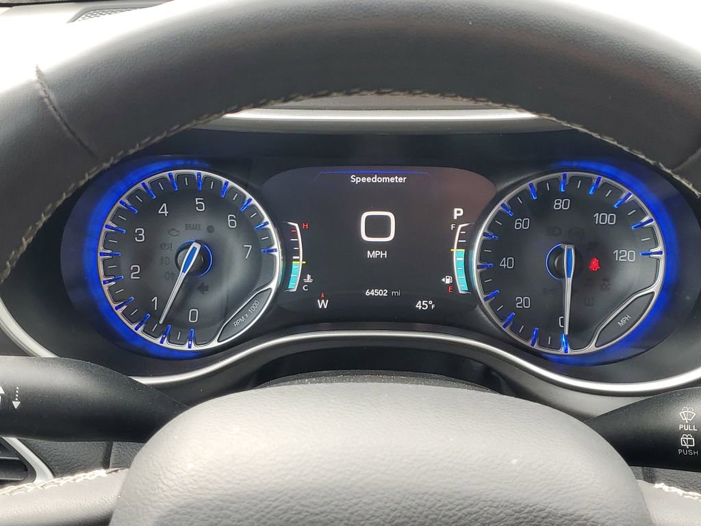 Used 2023 Chrysler Pacifica Touring-L FWD image 28