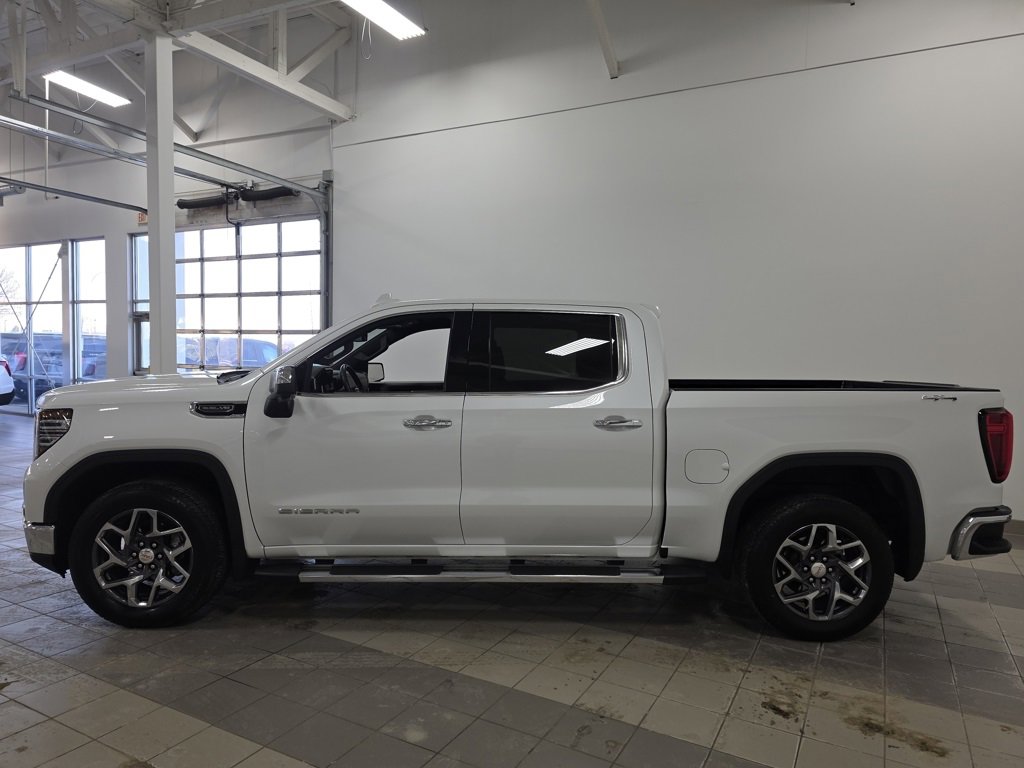 Used 2022 GMC Sierra 1500 SLT image 2