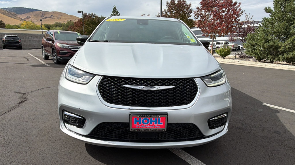 Used 2024 Chrysler Pacifica Limited FWD image 8