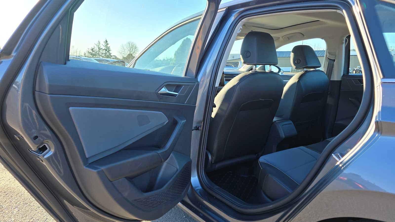 Used 2025 Volkswagen Jetta SE image 16