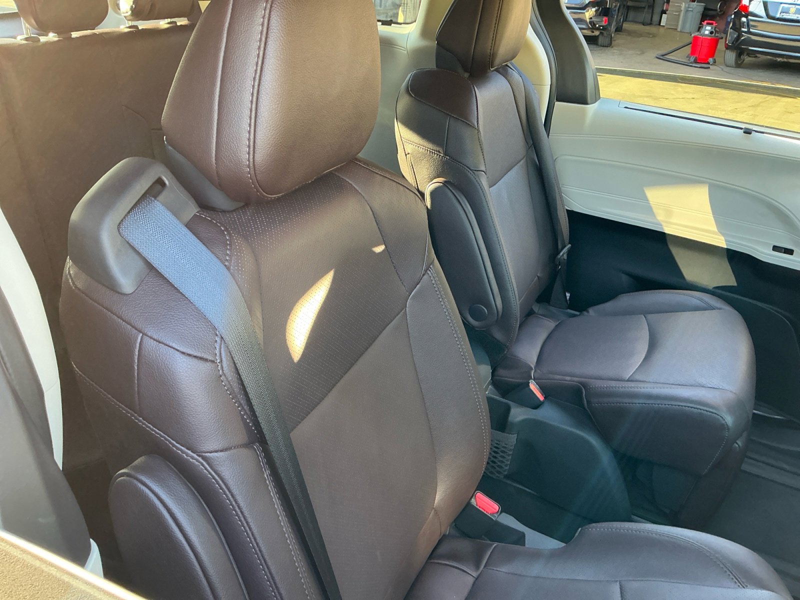 Used 2023 Toyota Sienna Platinum image 21