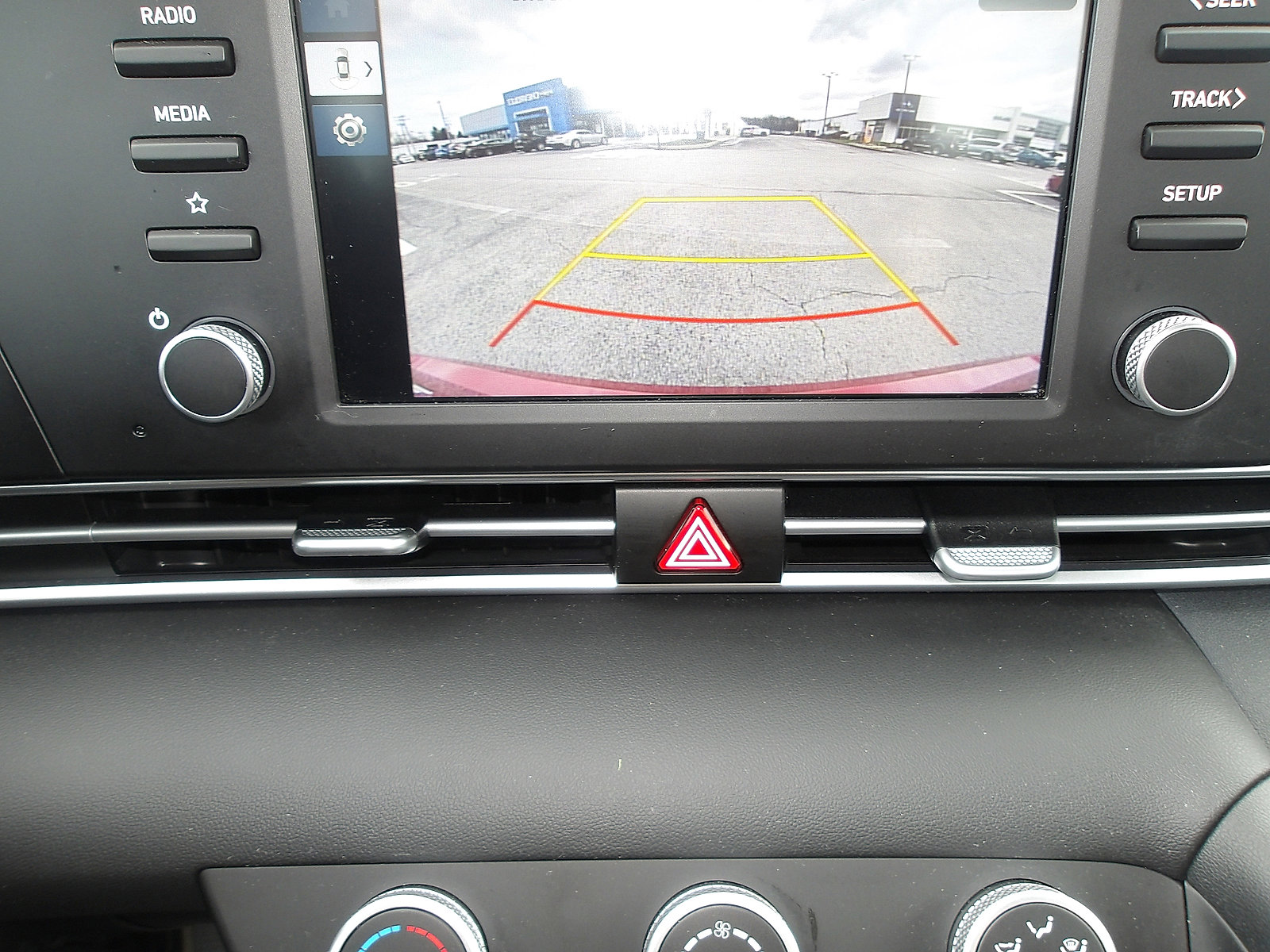 Certified 2025 Hyundai Elantra SE image 19