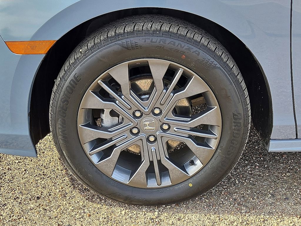 Used 2025 Honda Odyssey Touring image 11