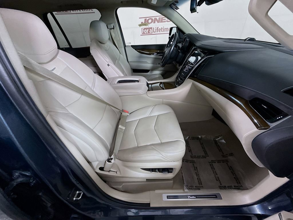 Used 2020 Cadillac Escalade Luxury image 32