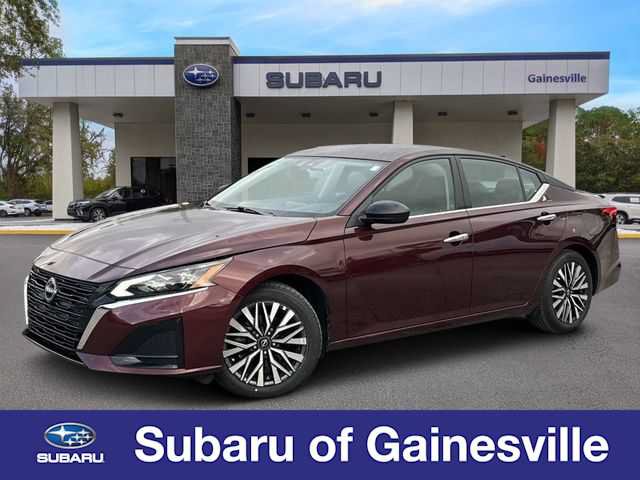 Used 2025 Nissan Altima 2.5 SV FWD image 1