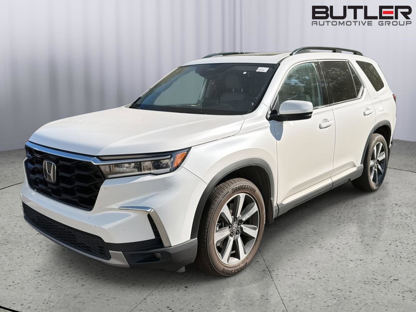 Used 2025 Honda Pilot Touring image 10