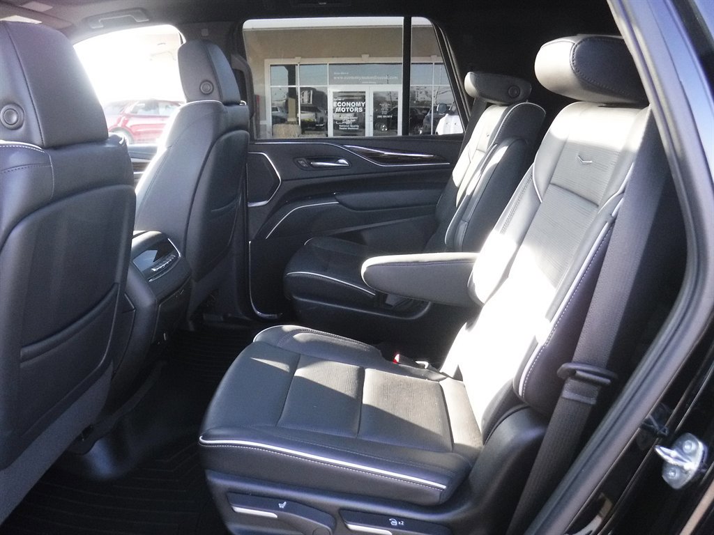 Used 2023 Cadillac Escalade Premium Luxury image 9