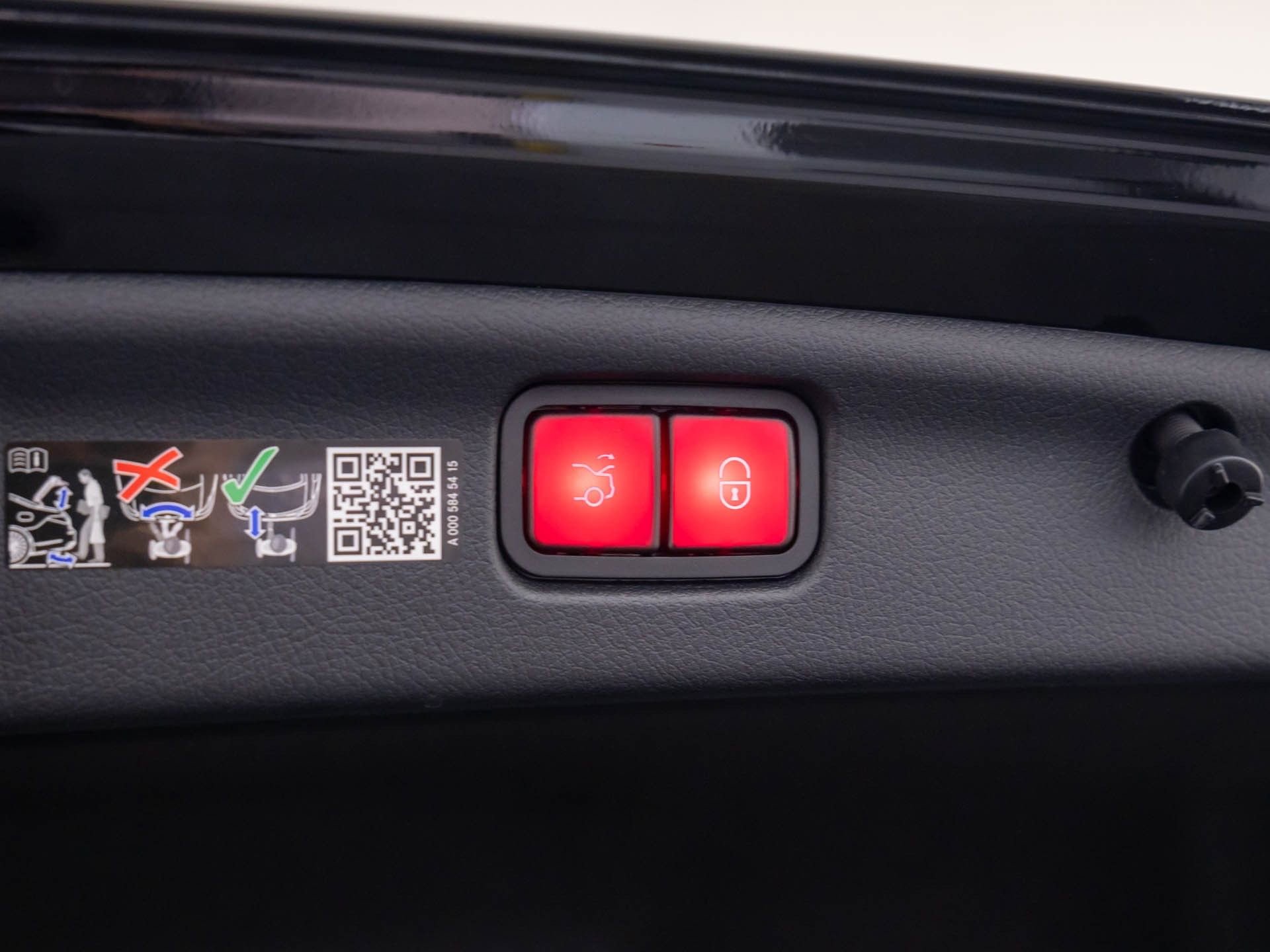 New 2026 Mercedes-Benz C 300 4MATIC Sedan image 34